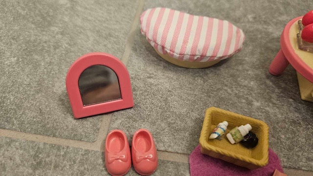 Sylvanian Families Village Shoe Shop - photo 5