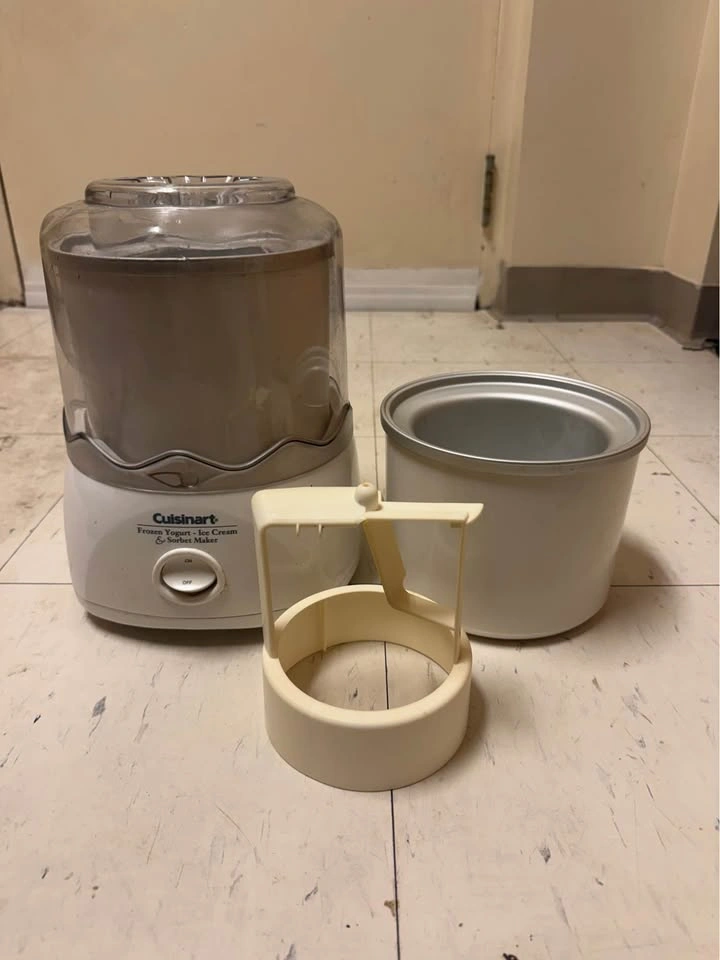 Cuisinart 1.5 Qt Ice Cream Maker + BONUS Extra Freezer Bowl - photo 2