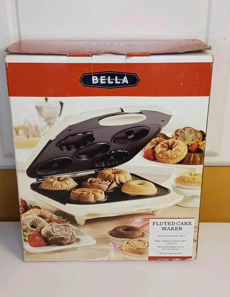 Non stick BELLA Fluted Bundt Style Cake Maker - photo 3