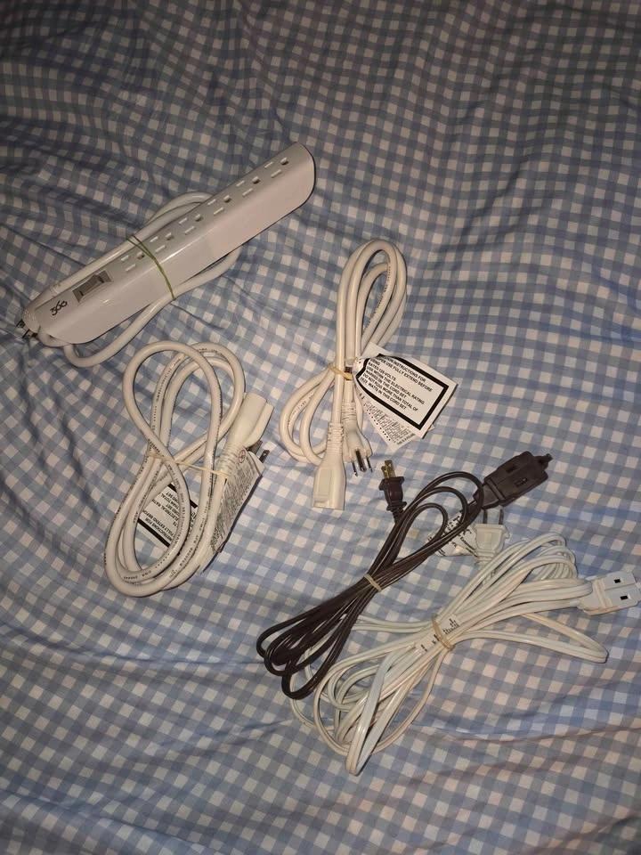 Extension Cords & Power Bar Bundle – 5 Pieces - photo 2