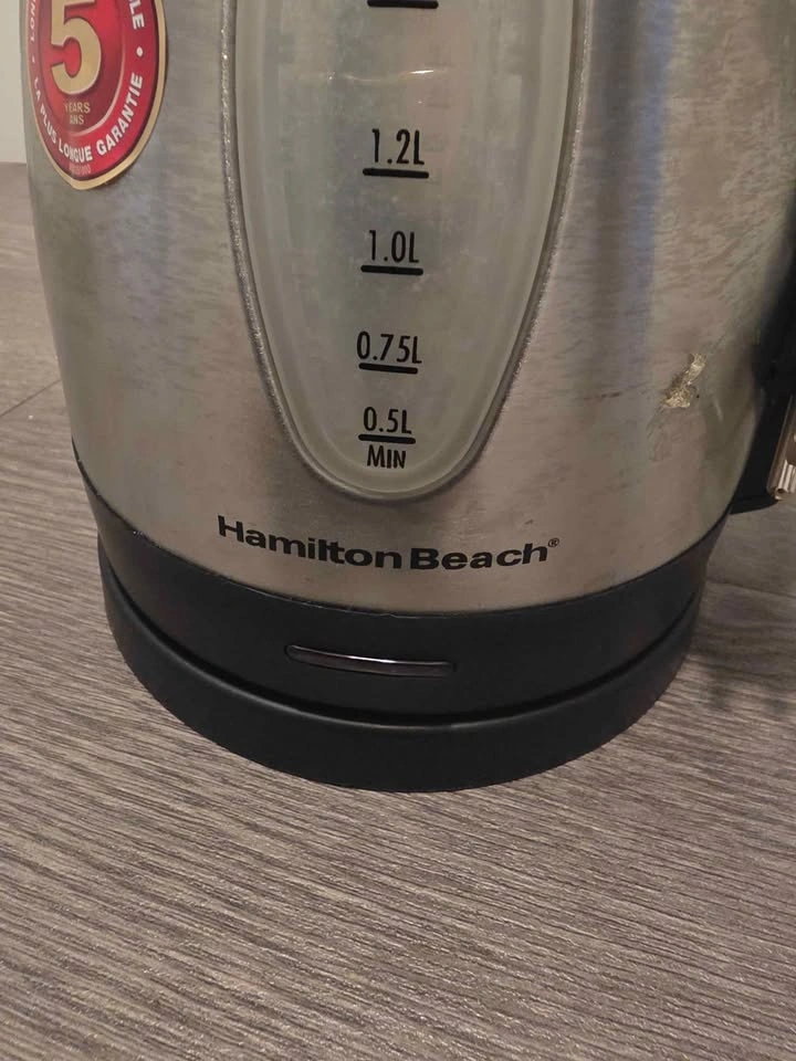 Hamilton Beach 1.7L Stainless Steel Electric Kettle – Barely Use - photo 2