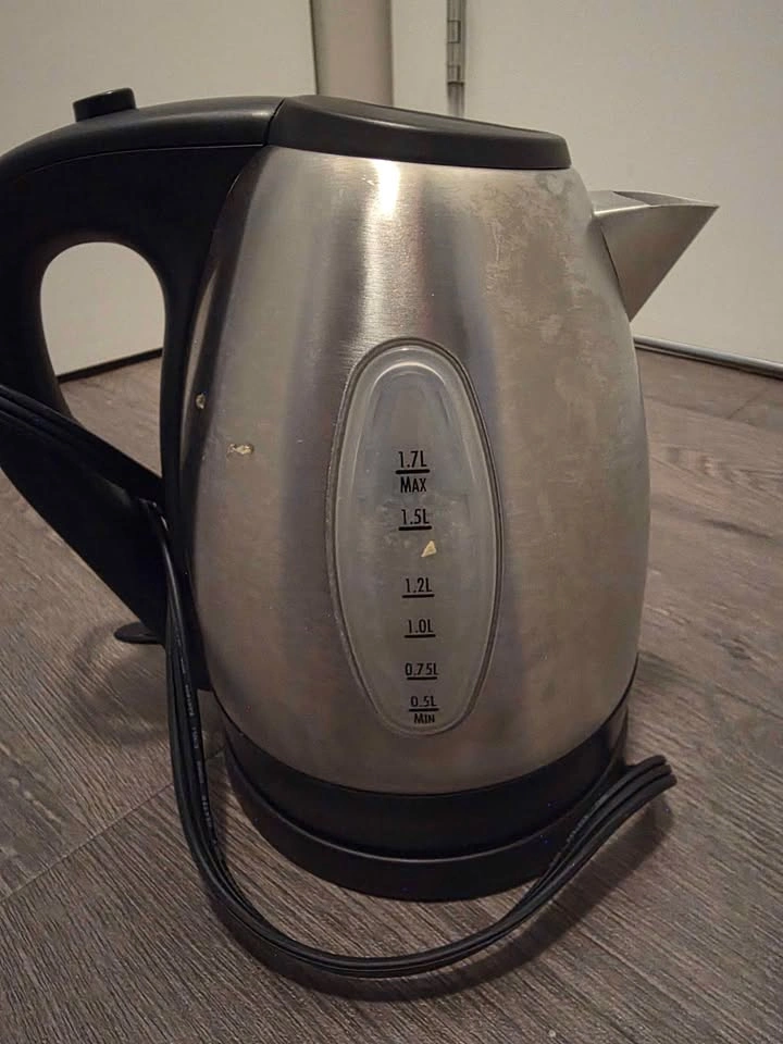 Hamilton Beach 1.7L Stainless Steel Electric Kettle – Barely Use - photo 5