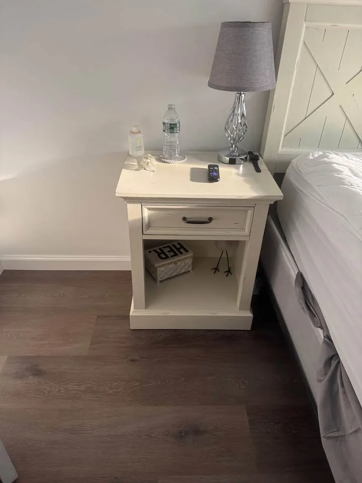 Headboard with 2 nightstands image indicator(3)