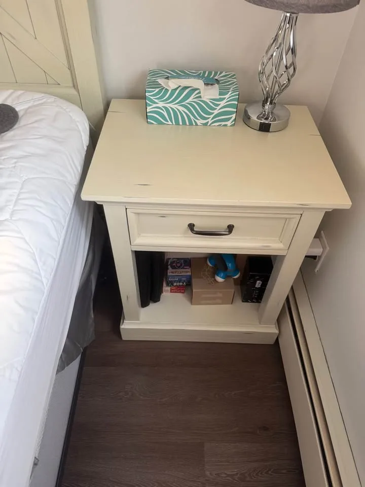 Headboard with 2 nightstands image indicator(4)