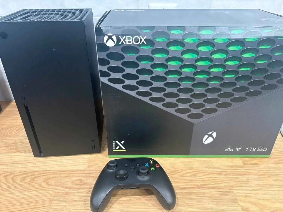 XBOX Series X 1TB with 2TB HDD, 7 Controllers, and 12 Games - photo 2