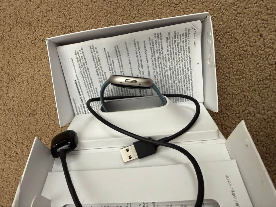 Google Fitbit Versa 4 Smartwatch - photo 3