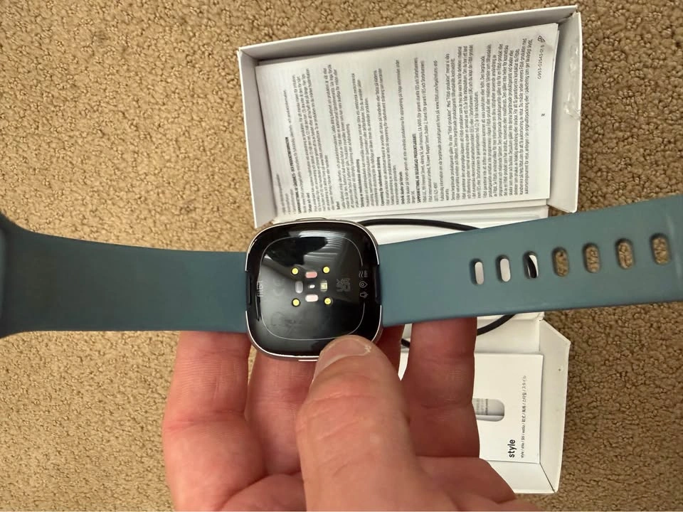 Google Fitbit Versa 4 Smartwatch - photo 4