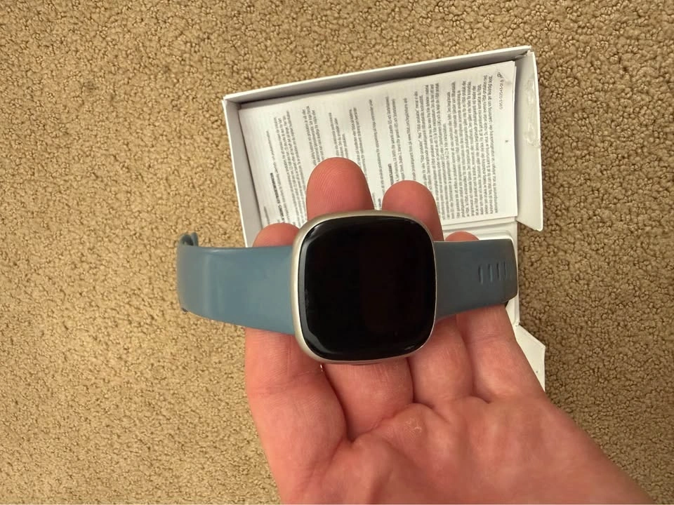 Google Fitbit Versa 4 Smartwatch - photo 5