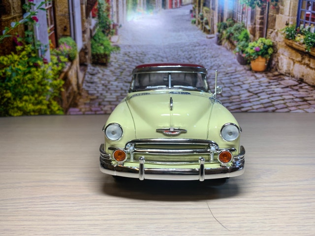 1:18 Brand New 1950 Chevy Bel Air diecast model car - photo 2