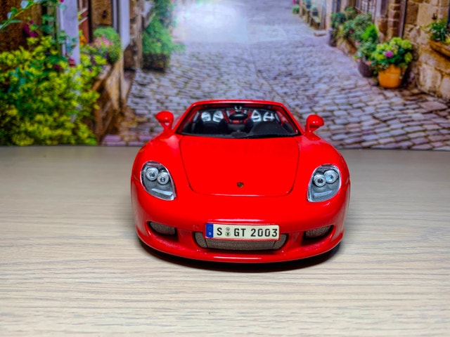 1:18 Brand New Porsche Carrera GT Diecast Model Car – Red - photo 2