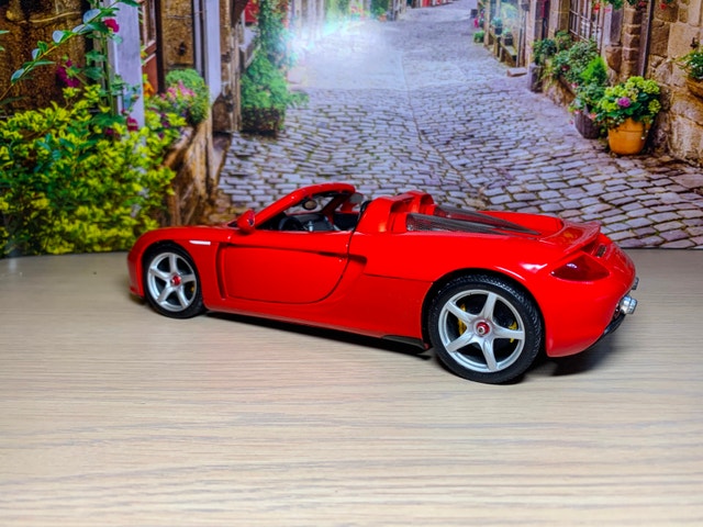1:18 Brand New Porsche Carrera GT Diecast Model Car – Red - photo 5