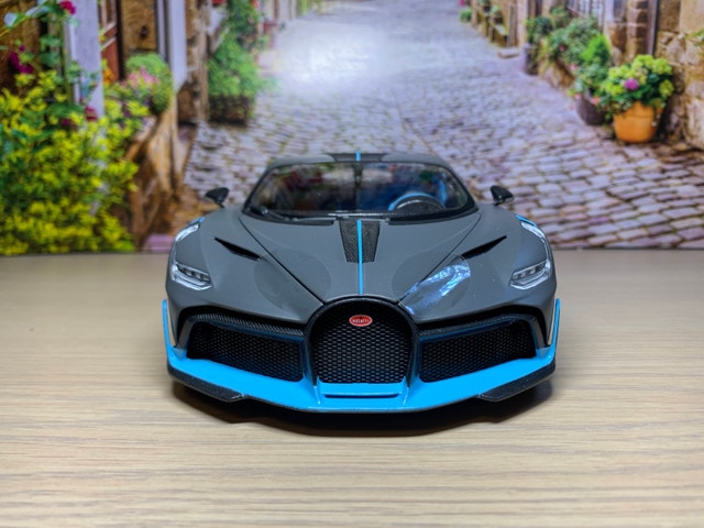 1:18 Brand New Bugatti Divo diecast Model car - photo 2