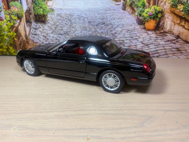 1:18 Ford Thunderbird Hard Top Convertible Die-Cast Model - photo 5