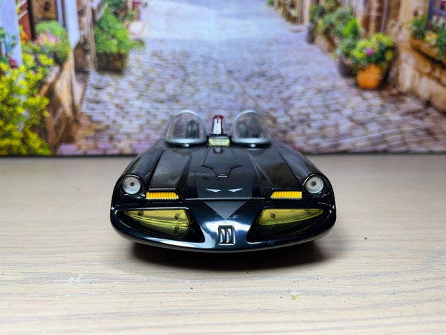 1:24 New with box 1960's DC Comic Book Batmobile diecast model - photo 3
