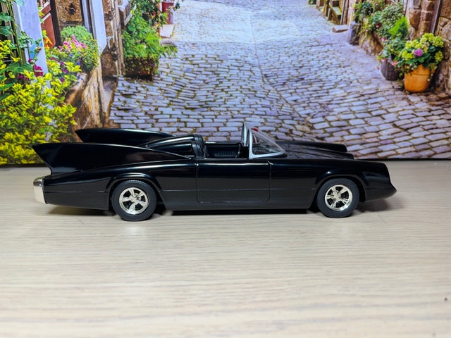 1:24 New with box 1960's DC Comic Book Batmobile diecast model - photo 4