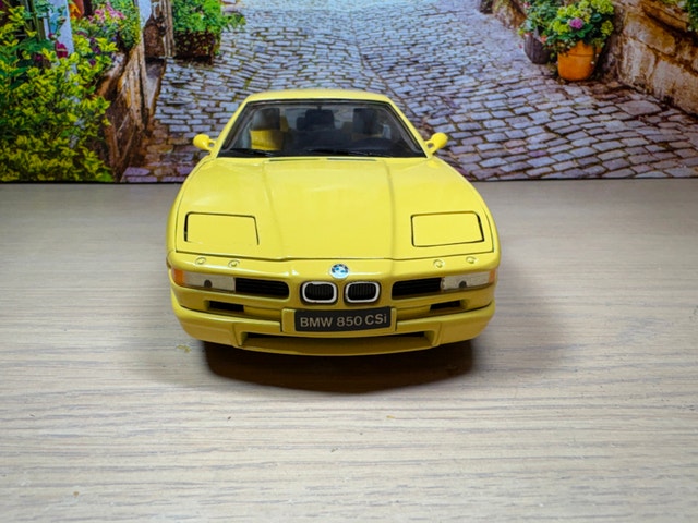 1:18 BMW 850 CSi diecast Model car New with Box - photo 2