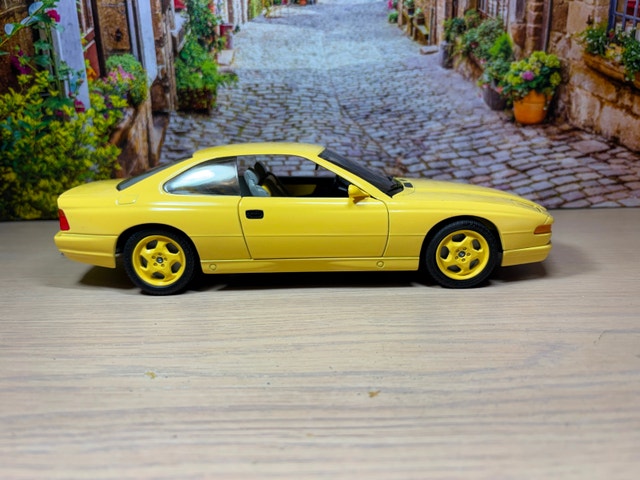 1:18 BMW 850 CSi diecast Model car New with Box - photo 3