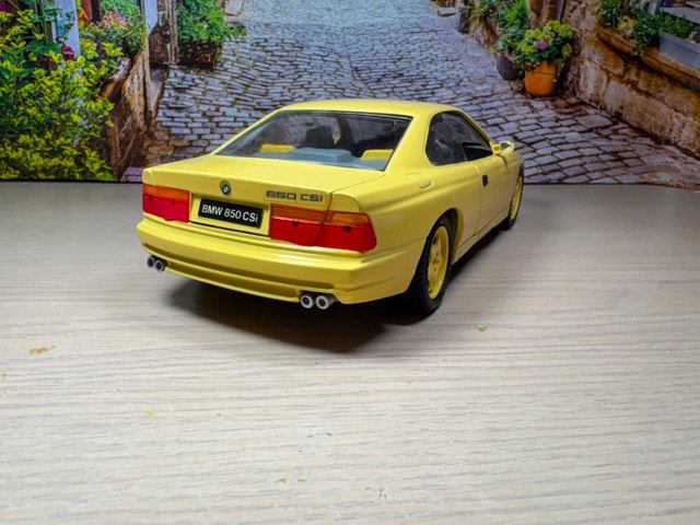 1:18 BMW 850 CSi diecast Model car New with Box - photo 4