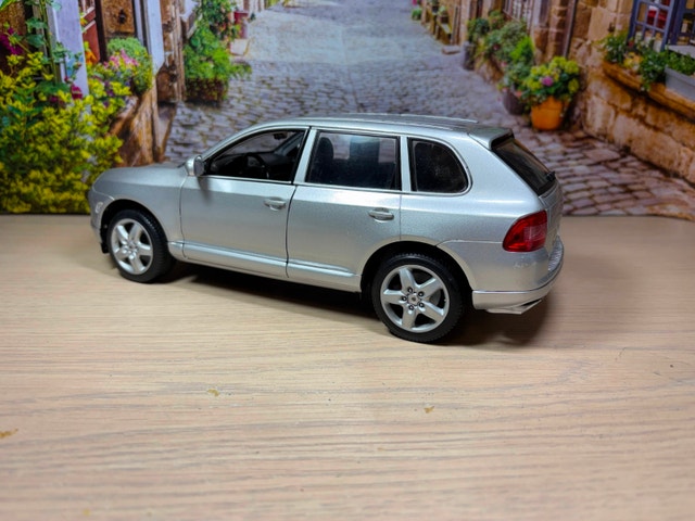 1:18 Porsche Cayenne Turbo (955) diecast Model SUV New with Box - photo 5