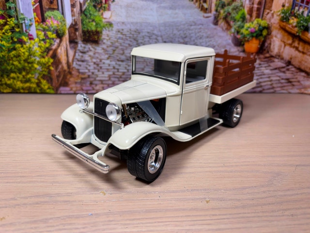1:18 New in BOX 1934 Ford Pick Up Diecast Collectible truck