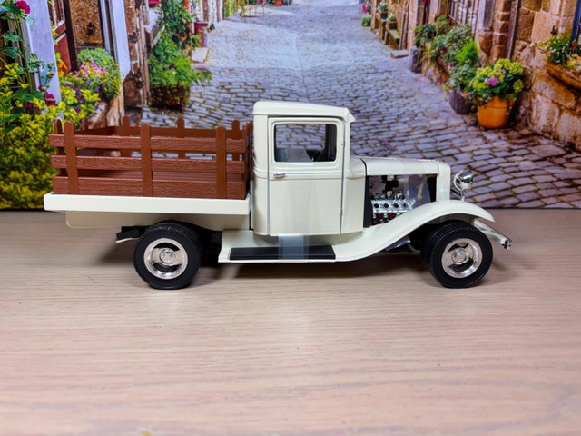 1:18 New in BOX 1934 Ford Pick Up Diecast Collectible truck - photo 4