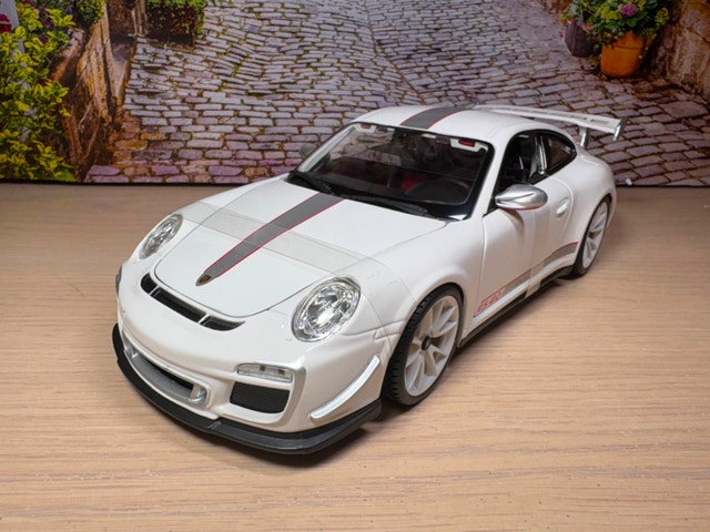 1:18 Brand New Porsche 911 GT3 RS 4.0 Diecast Model