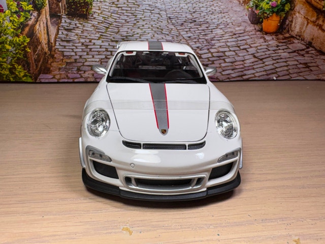 1:18 Brand New Porsche 911 GT3 RS 4.0 Diecast Model - photo 2