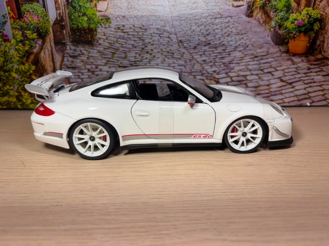 1:18 Brand New Porsche 911 GT3 RS 4.0 Diecast Model - photo 3