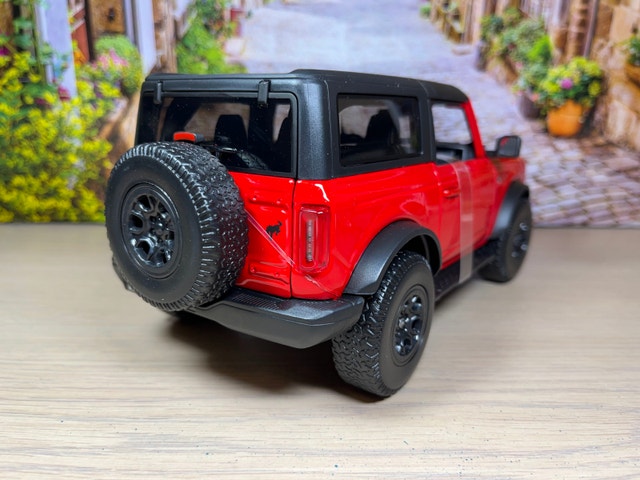 1:18 Brand New 2021 Ford Bronco Wildtrak Red diecast Model car - photo 4