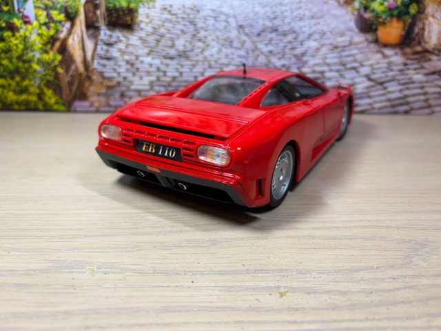 1:18 Bugatti EB110 diecast Model car perfect condition with box - photo 4