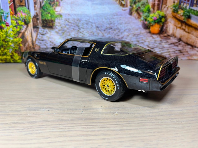 1:18 1977 Pontiac Firebird Trans Am: Smokey and the Bandit - photo 5
