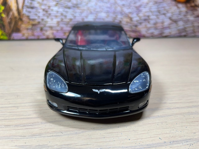 1:24 New with box 2009 CHEVROLET Corvette Z06 DIECAST MODEL CAR - photo 3