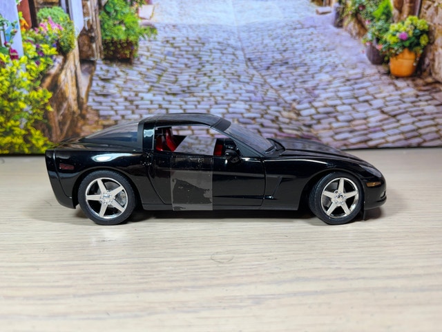 1:24 New with box 2009 CHEVROLET Corvette Z06 DIECAST MODEL CAR - photo 4