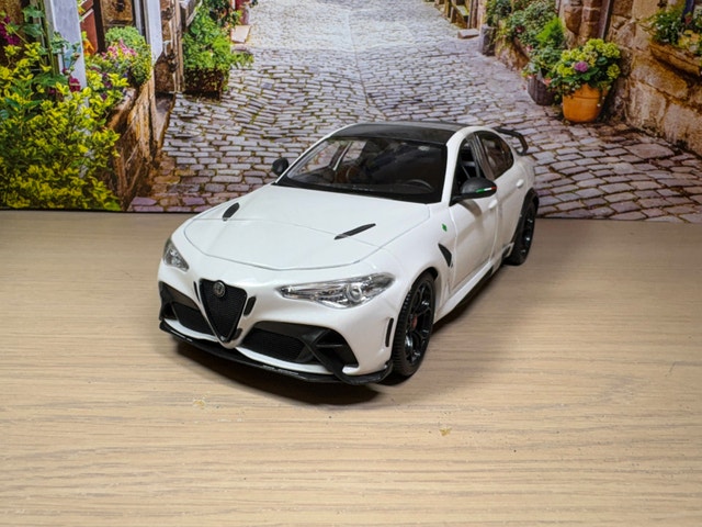 1:18 Brand New Alfa Romeo Giulia GTAm diecast Model Car