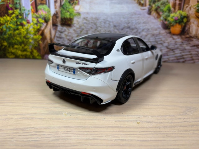 1:18 Brand New Alfa Romeo Giulia GTAm diecast Model Car - photo 4