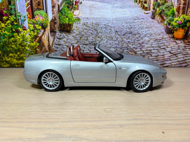 1:18 2004 Maserati Spyder silver diecast Model car NO BOX - photo 2