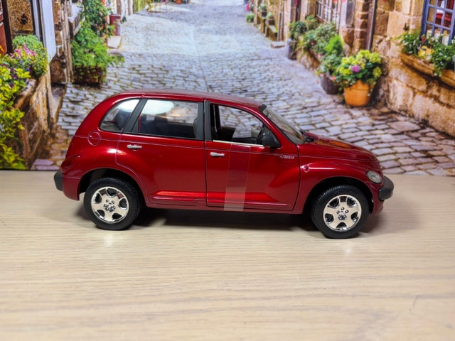 1:18 Brand New Chrysler PT Cruiser diecast Model Car - photo 3