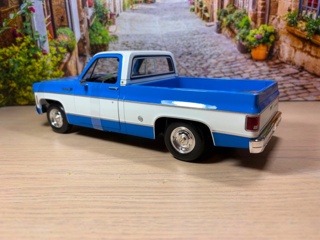 1:18 1974 Chevrolet C10 Cheyenne Super Diecast Pickup - photo 5