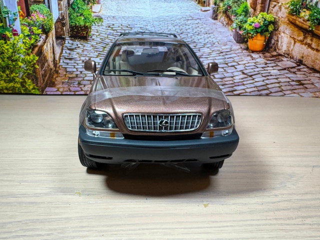 1:18 AutoArt Lexus RX300 (First Generation) Diecast Model - photo 2
