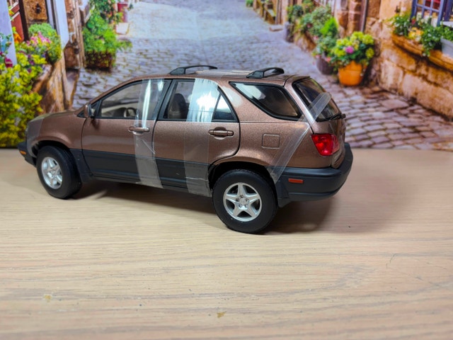 1:18 AutoArt Lexus RX300 (First Generation) Diecast Model - photo 5