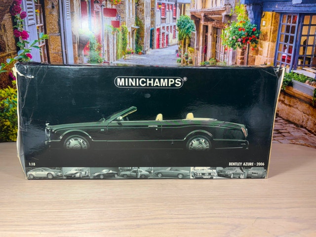 1:18 Minichamps Bentley Azure Convertible (2006) Diecast Model - photo 2