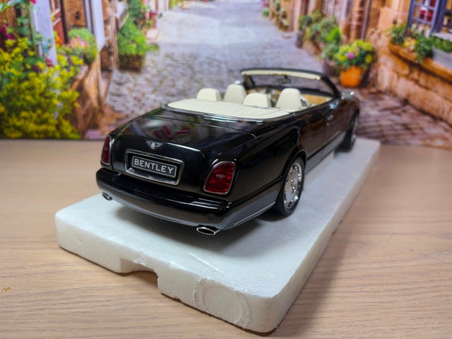 1:18 Minichamps Bentley Azure Convertible (2006) Diecast Model - photo 5