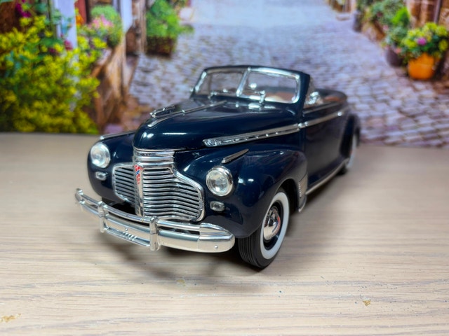 1:18 New in Box 1941 Chevrolet Special Deluxe Diecast Model - photo 2