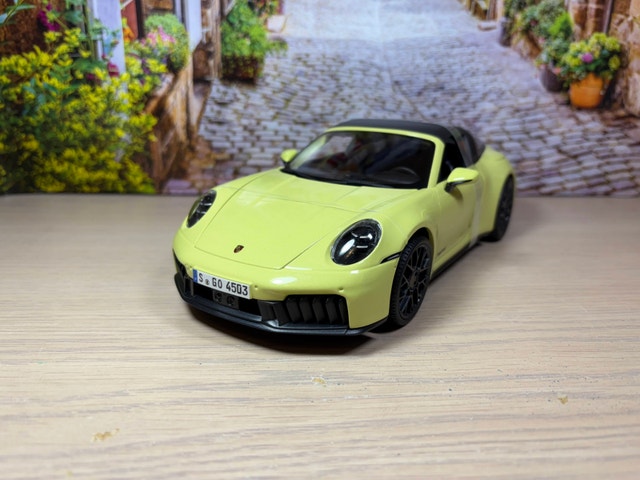1:18 Brand New Porsche 911 Targa 4 GTS (992.2) Diecast model