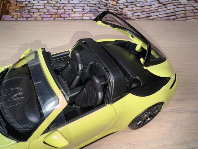1:18 Brand New Porsche 911 Targa 4 GTS (992.2) Diecast model - photo 2