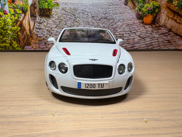 1:18 Brand New Bentley Continental Supersports ISR diecast - photo 2