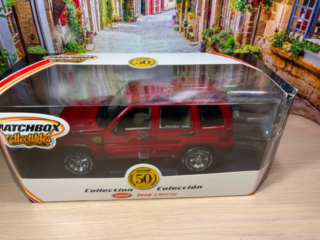 1:18 Brand New 2002 Jeep Liberty 50th Anniversary Diecast car - photo 2