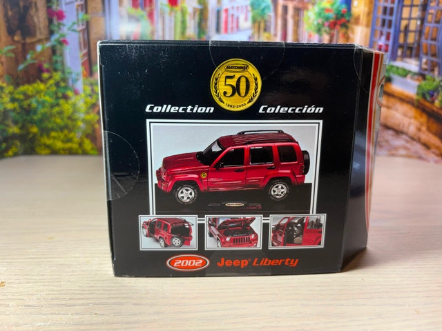 1:18 Brand New 2002 Jeep Liberty 50th Anniversary Diecast car - photo 3