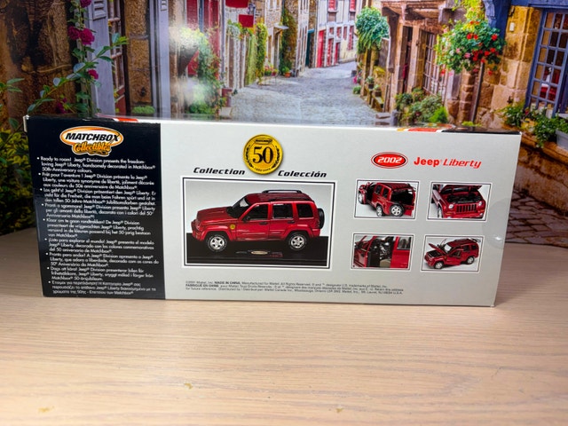 1:18 Brand New 2002 Jeep Liberty 50th Anniversary Diecast car - photo 4