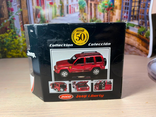 1:18 Brand New 2002 Jeep Liberty 50th Anniversary Diecast car - photo 5
